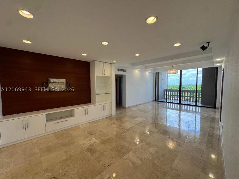 2 bedroom Condominium at 90 Edgewater Dr Ph15, Gables Waterway Towers Co, Coral Gables — photo 4