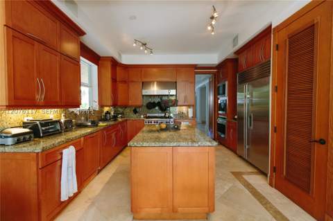 335 W Enid Dr, Key Biscayne FL - photo 10 of 39