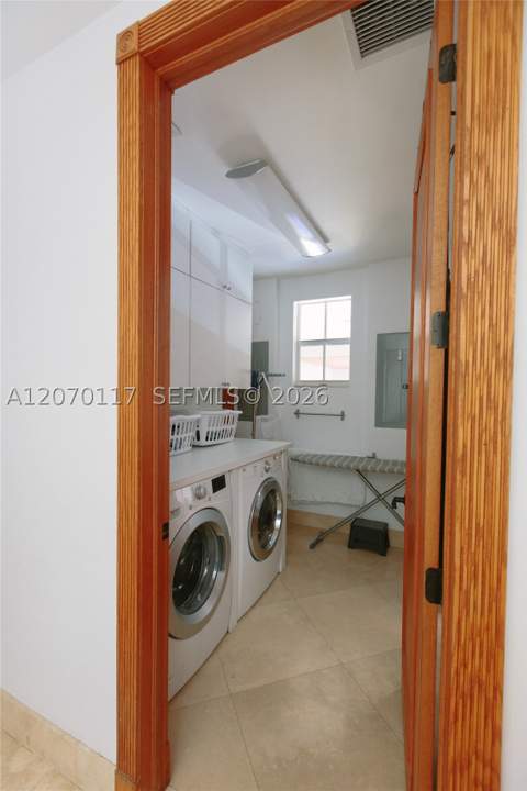 335 W Enid Dr, Key Biscayne FL - photo 11 of 39