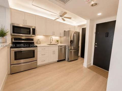 5401 Collins Ave 144, Miami Beach FL - photo 10 of 40