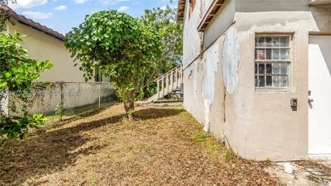 2100 SW 25th St, Miami FL - photo 13 of 23