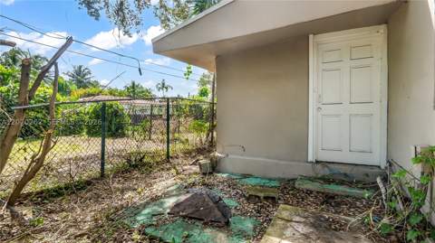 2100 SW 25th St, Miami FL - photo 16 of 23