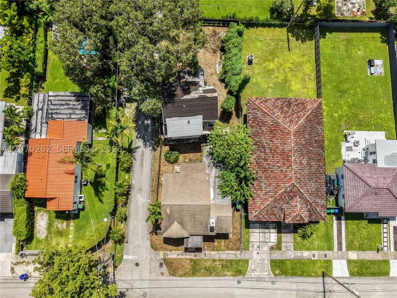 6 bedroom SingleFamilyResidence at 2100 SW 25th St, Citrus Park, Miami — photo 5