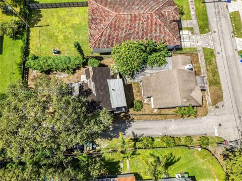2100 SW 25th St, Miami FL - photo 7 of 23