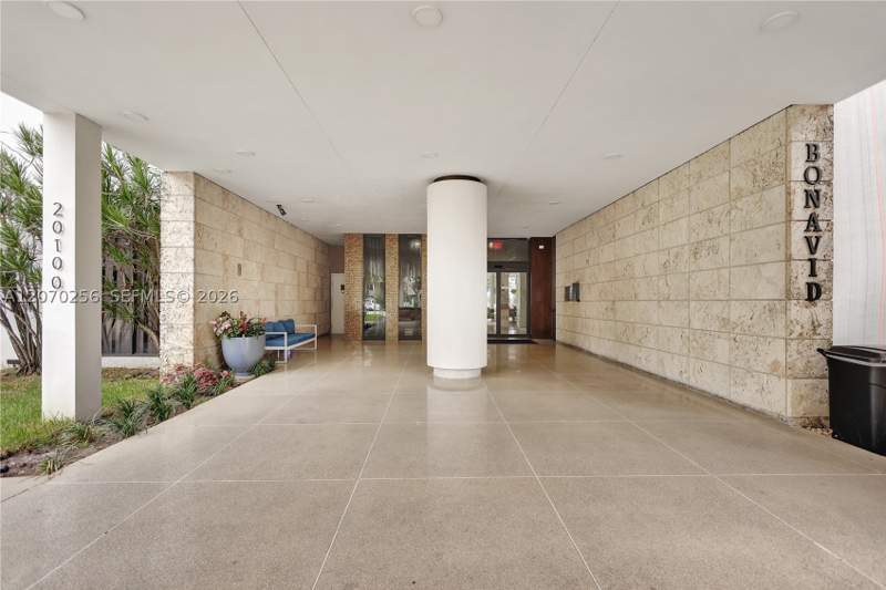 1 bedroom Condominium at 20100 W Country Club Dr 403, Bonavida Condo, Aventura — photo 2