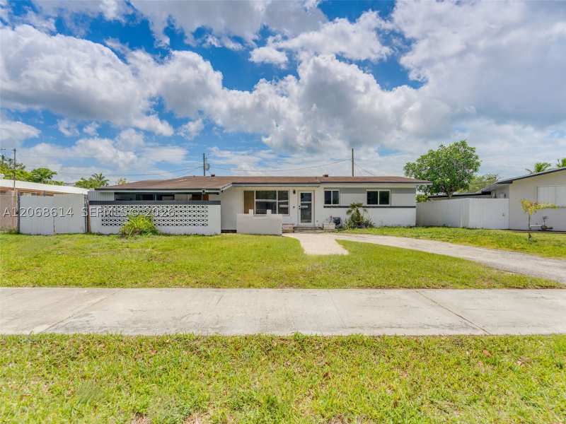3 bedroom SingleFamilyResidence at 19931 Gulfstream Rd, Pine Tree Manor Sec 3, Cutler Bay — photo 1