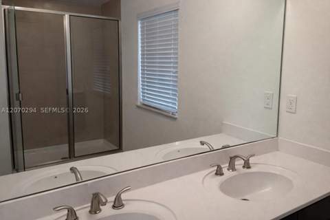 426 NE 194th Ter, Miami FL - photo 10 of 10