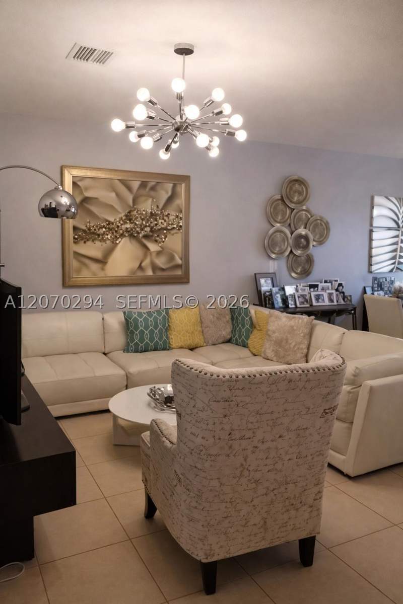 3 bedroom Townhouse at 426 NE 194th Ter, Champion Lakes, Miami — photo 2