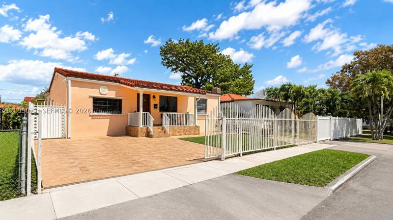 5 bedroom SingleFamilyResidence at 1791 SW 14th St, SOUTH SHENANDOAH, Miami — photo 1