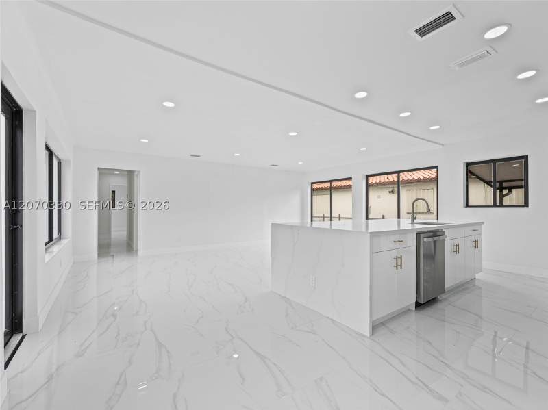 3 bedroom SingleFamilyResidence at 2500 SW 23rd Ter, Gilbert Sub, Miami — photo 5