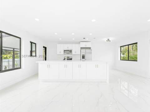 2500 SW 23rd Ter, Miami FL - photo 9 of 38