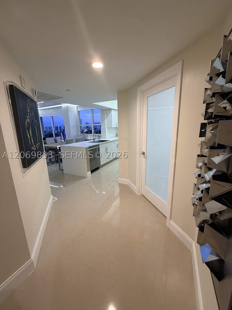 2 bedroom Condominium at 19501 W Country Club Dr 1004, Turnberry On The Green Co, Aventura — photo 4