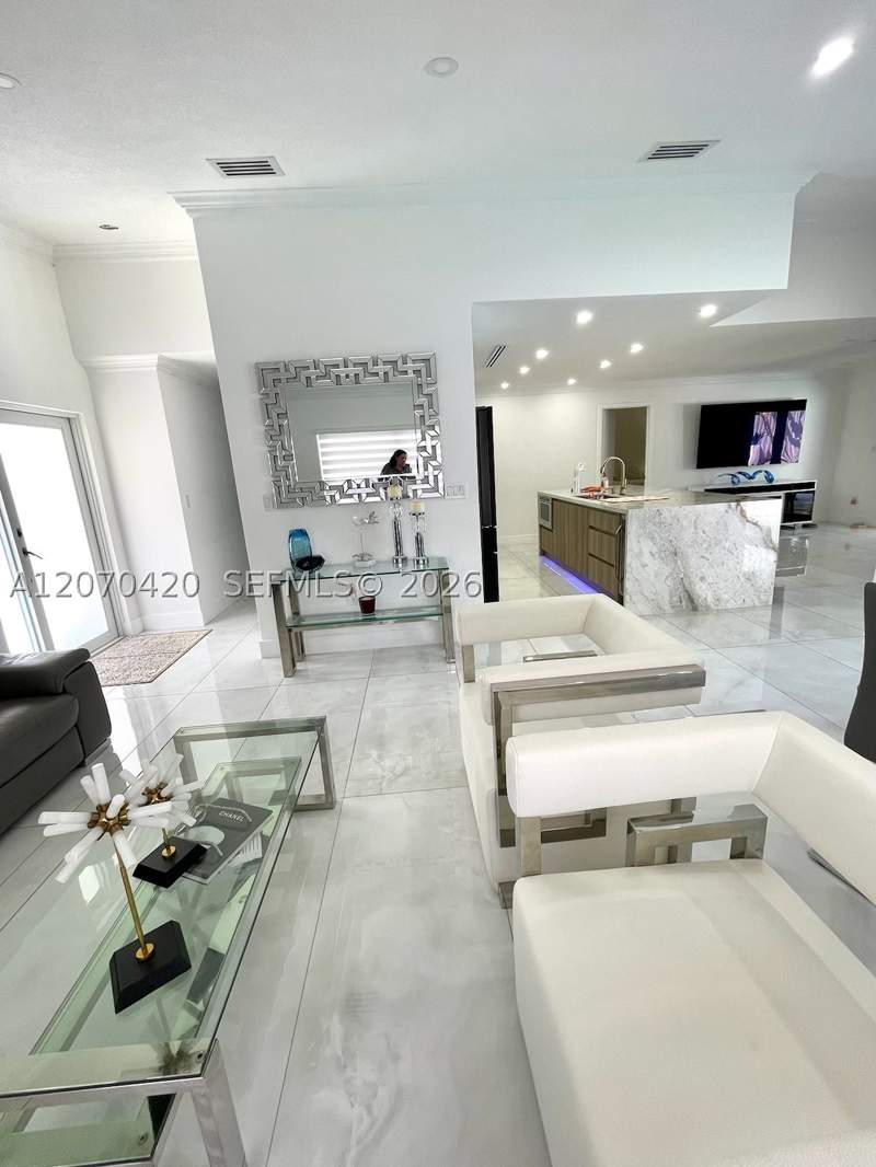 3 bedroom SingleFamilyResidence at 19342 SW 119th Ct, Lime Grove Gardens, Miami — photo 4