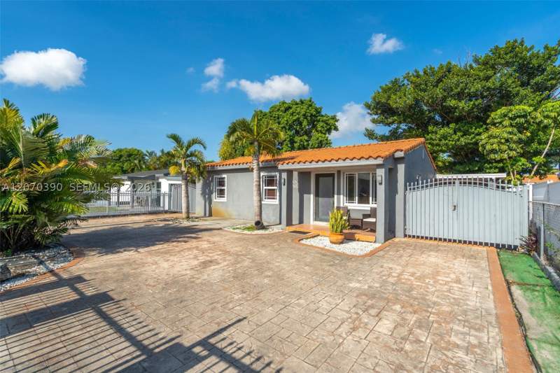 4 bedroom SingleFamilyResidence at 820 E 10th Ave, Sun-Tan Vill Sec 5, Hialeah — photo 2