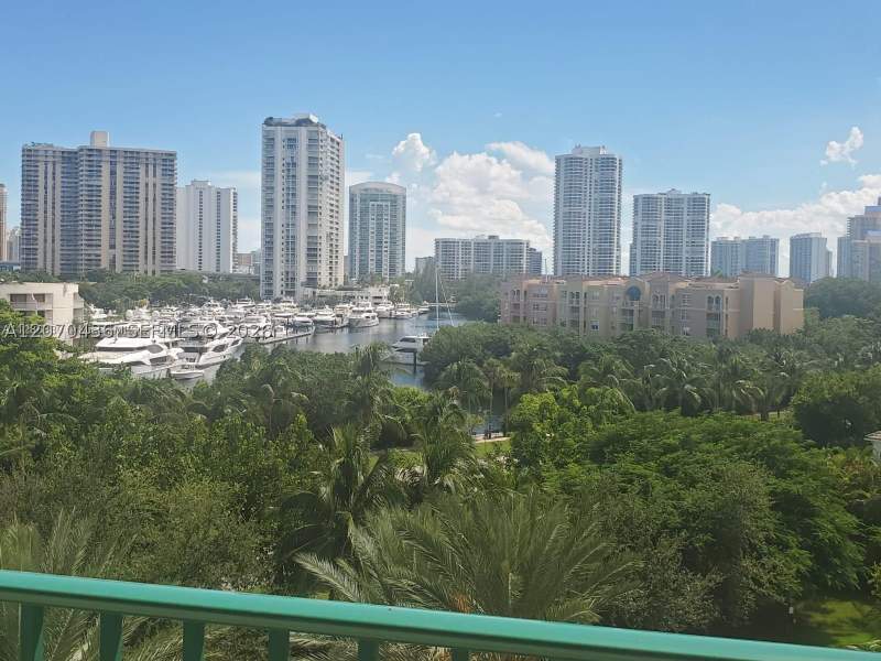 2 bedroom Condominium at 19900 E Country Club Dr 607, Turnberry Village So Towe, Aventura — photo 2