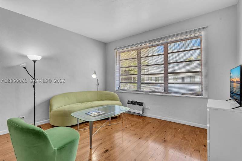 0 bedroom Condominium at 736 12th St 5, Park Corner Condo, Miami Beach — photo 2