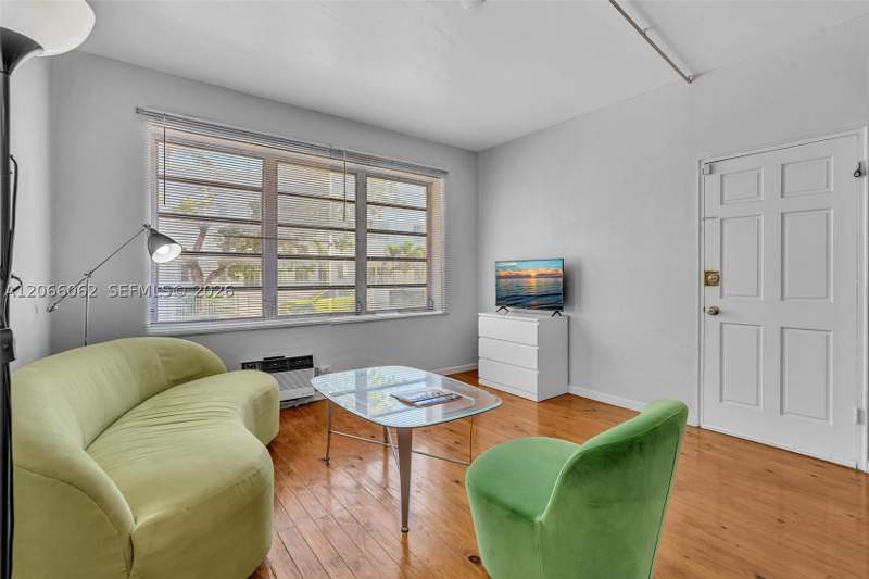 0 bedroom Condominium at 736 12th St 5, Park Corner Condo, Miami Beach — photo 3