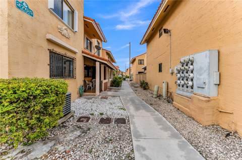 2765 W 61st Pl 103, Hialeah FL - photo 8 of 52