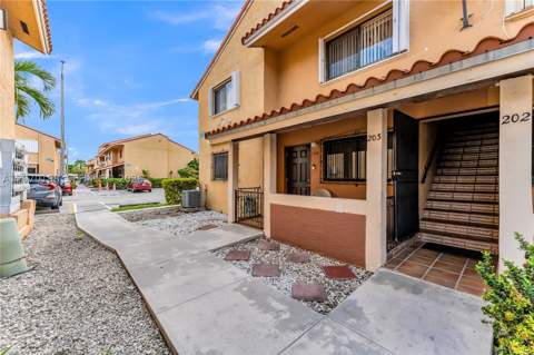 2765 W 61st Pl 103, Hialeah FL - photo 9 of 52