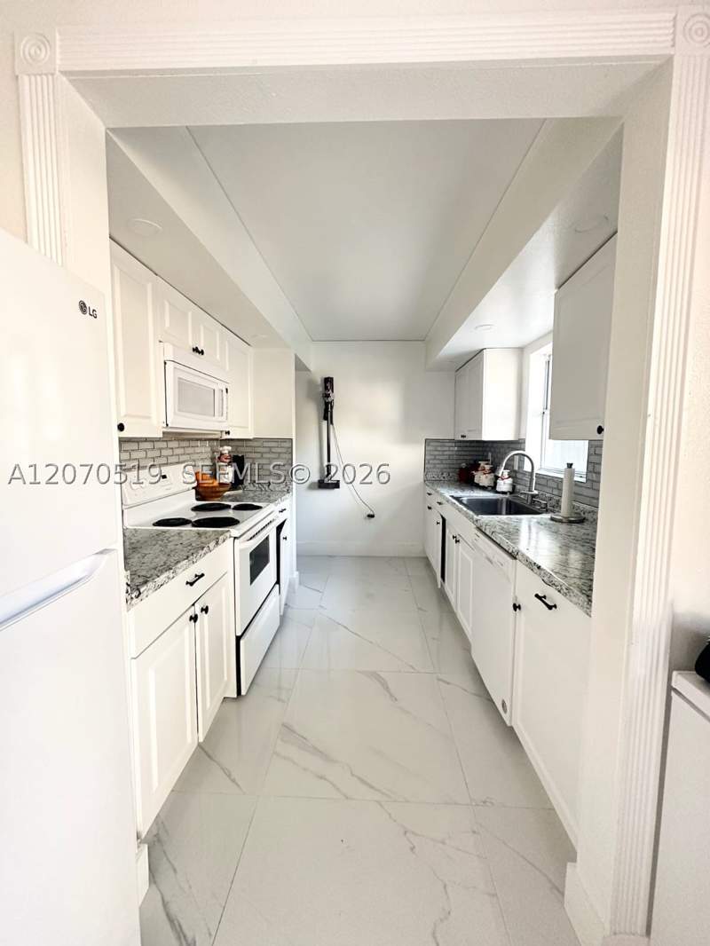 4 bedroom SingleFamilyResidence at 11818 SW 273rd Ln, Cutler Landings 1st Addn, Homestead — photo 4