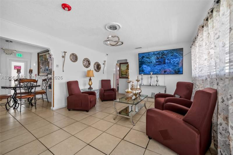 4 bedroom SingleFamilyResidence at 7151 SW 42nd St, Bird Road Estates, Miami — photo 2
