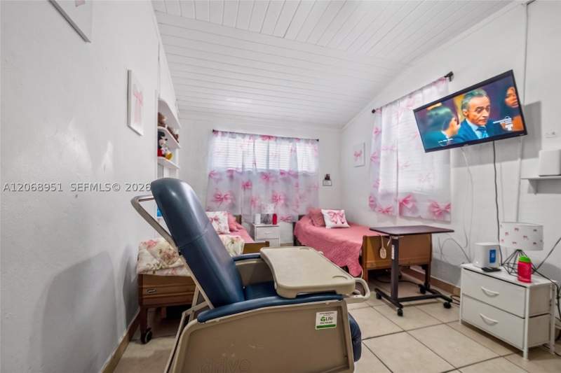 4 bedroom SingleFamilyResidence at 7151 SW 42nd St, Bird Road Estates, Miami — photo 5
