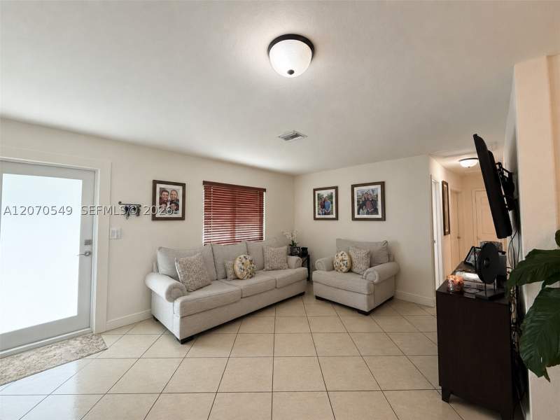 5 bedroom SingleFamilyResidence at 3312 NW 182nd St, Bankers Sub #1, Miami Gardens — photo 5