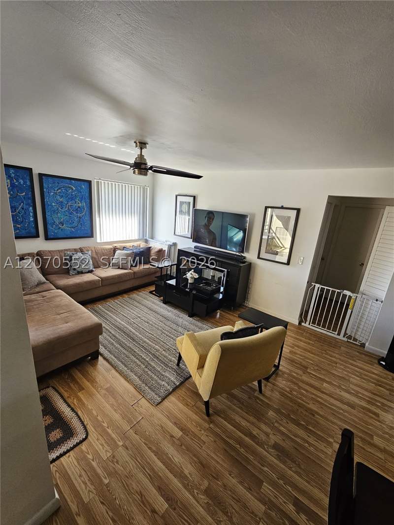 2 bedroom Condominium at 20160 NE 3rd Ct 8, Quatraine Condo IV, Miami — photo 3