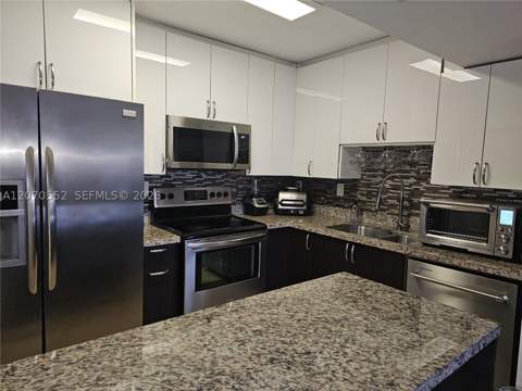 20160 NE 3rd Ct 8, Miami FL - photo 7 of 24