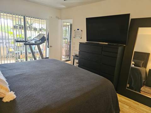 20160 NE 3rd Ct 8, Miami FL - photo 9 of 24