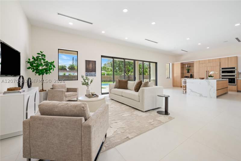 4 bedroom SingleFamilyResidence at 6990 SW 58th St, Carole Helms Manor, Miami — photo 5