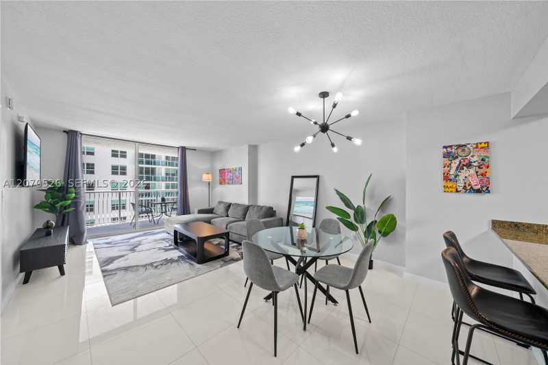 1 bedroom Condominium at 1200 Brickell Bay Dr 2205, The Club At Brickell Bay, Miami — photo 1