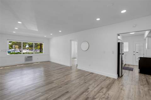2250 Bay Dr 7, Miami Beach FL - photo 6 of 23