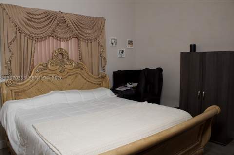 2732 W 68th Pl, Hialeah FL - photo 11 of 39