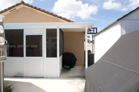 2732 W 68th Pl, Hialeah FL - photo 17 of 39