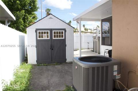 2732 W 68th Pl, Hialeah FL - photo 18 of 39