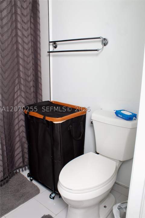 2732 W 68th Pl, Hialeah FL - photo 7 of 39