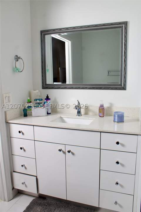2732 W 68th Pl, Hialeah FL - photo 9 of 39