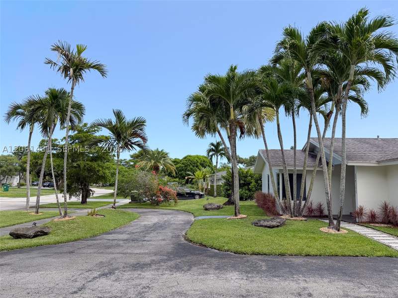 4 bedroom SingleFamilyResidence at 12300 SW 112th Ave, Pine Shore Sec 7, Miami — photo 3
