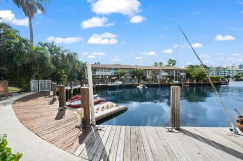 16470 NE 27th Place 35, North Miami Beach FL - photo 13 of 25