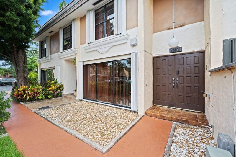 2 bedroom Townhouse at 16470 NE 27th Place 35, Leeward Point Condo, North Miami Beach — photo 2