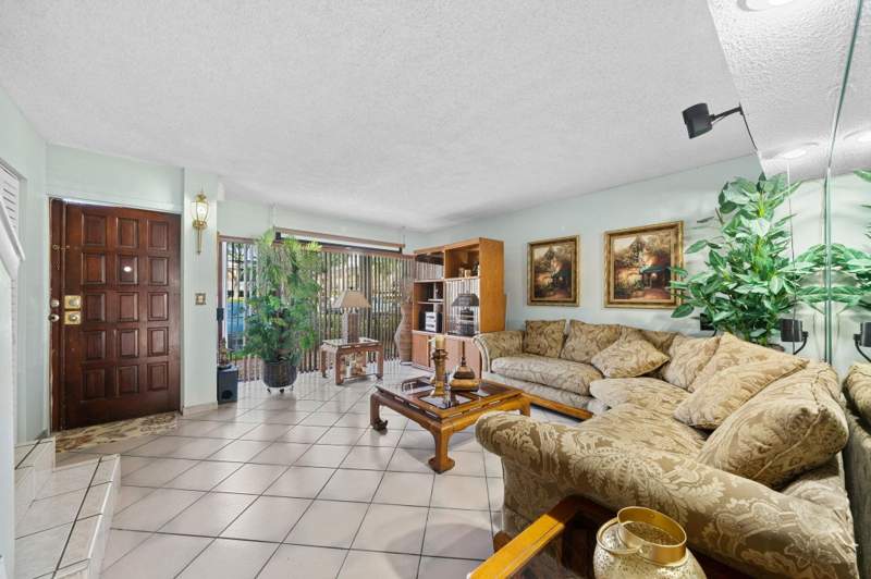 2 bedroom Townhouse at 16470 NE 27th Place 35, Leeward Point Condo, North Miami Beach — photo 3