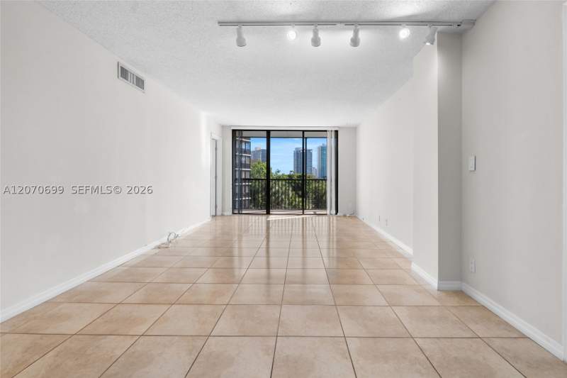 2 bedroom Condominium at 3401 N Country Club Dr 519, Ensenada Condo Bldg E-Ii, Aventura — photo 3