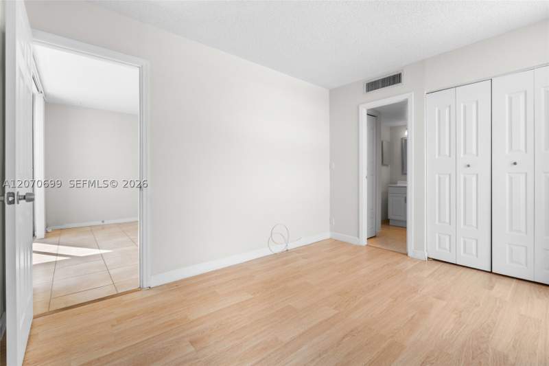 2 bedroom Condominium at 3401 N Country Club Dr 519, Ensenada Condo Bldg E-Ii, Aventura — photo 4