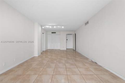 3401 N Country Club Dr 519, Aventura FL - photo 9 of 33
