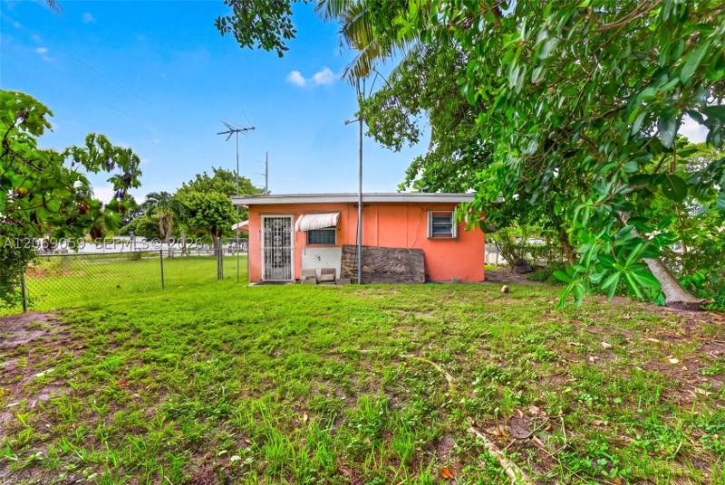 3 bedroom SingleFamilyResidence at 3111 NW 57th St, Hialeah Heights, Miami — photo 5