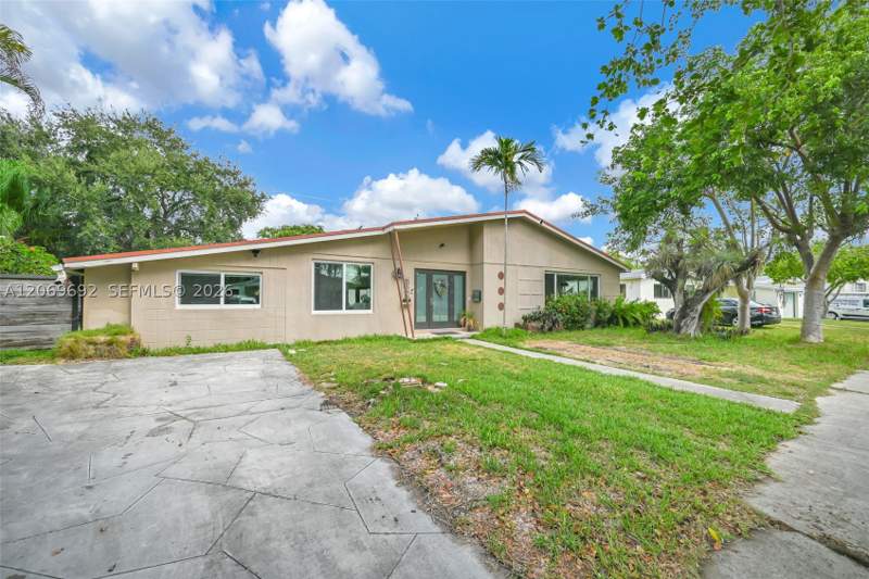 3 bedroom SingleFamilyResidence at 9359 Dominican Dr, Pine Tree Manor Sec 1, Cutler Bay — photo 2