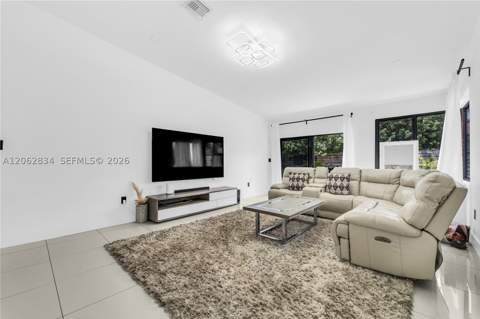 522 NE 195th St, Miami FL - photo 10 of 31