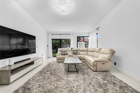 522 NE 195th St, Miami FL - photo 11 of 31
