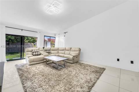 522 NE 195th St, Miami FL - photo 13 of 31